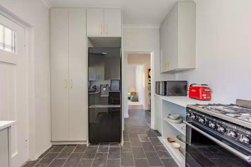 To Let 2 Bedroom Property for Rent in Tamboerskloof Western Cape